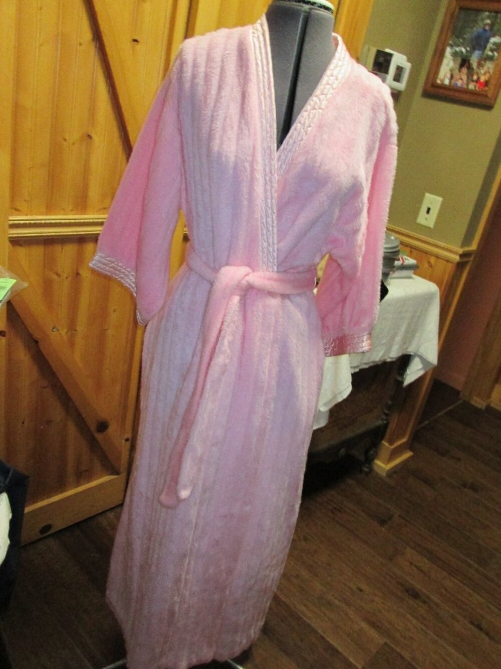 Vtg Lindsey Jordan Glam Robe pink faux borg like fur Silky trim tie front Med